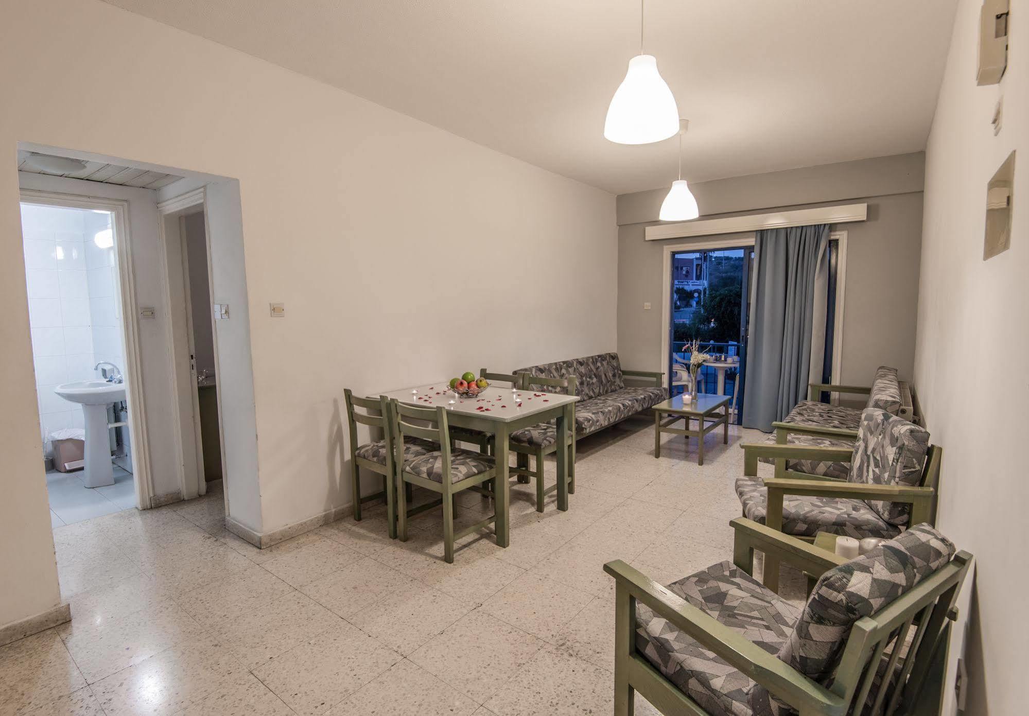 Cordelia Hotel Apartments 아이아 나파 외부 사진