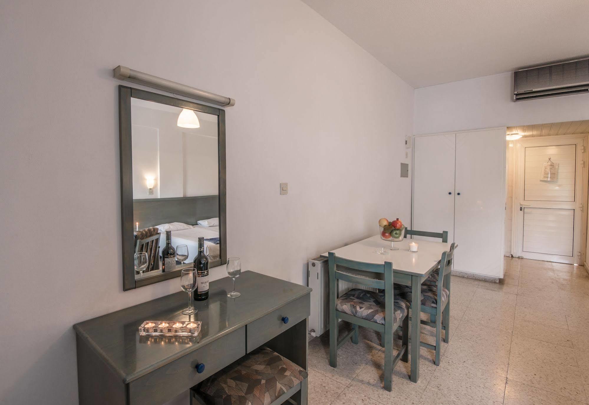 Cordelia Hotel Apartments 아이아 나파 외부 사진