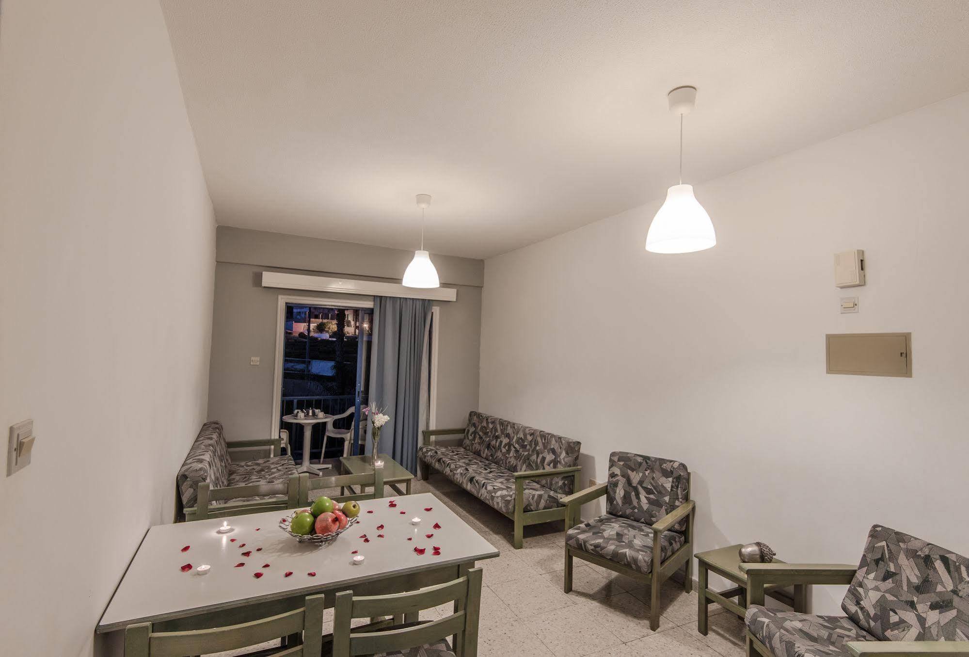 Cordelia Hotel Apartments 아이아 나파 외부 사진