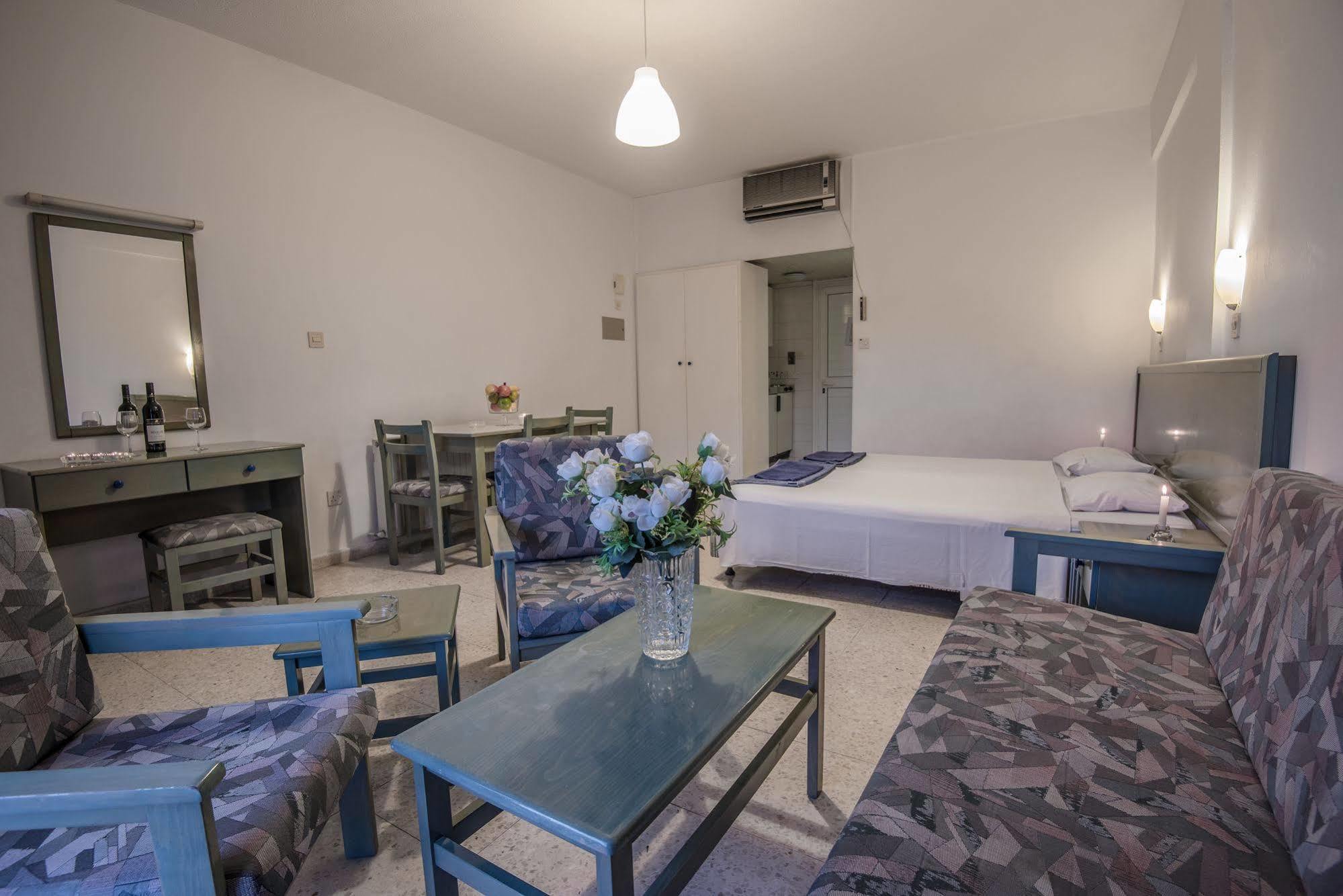 Cordelia Hotel Apartments 아이아 나파 외부 사진