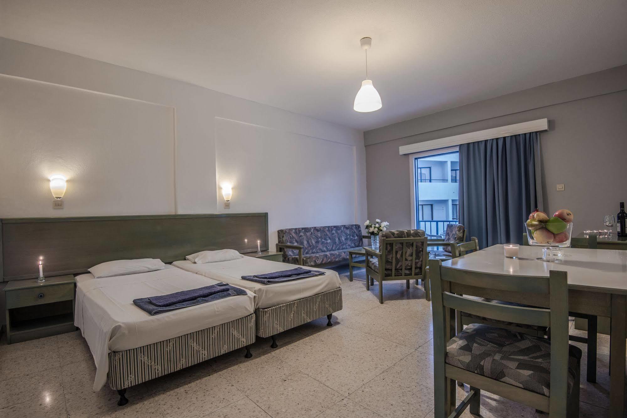Cordelia Hotel Apartments 아이아 나파 외부 사진