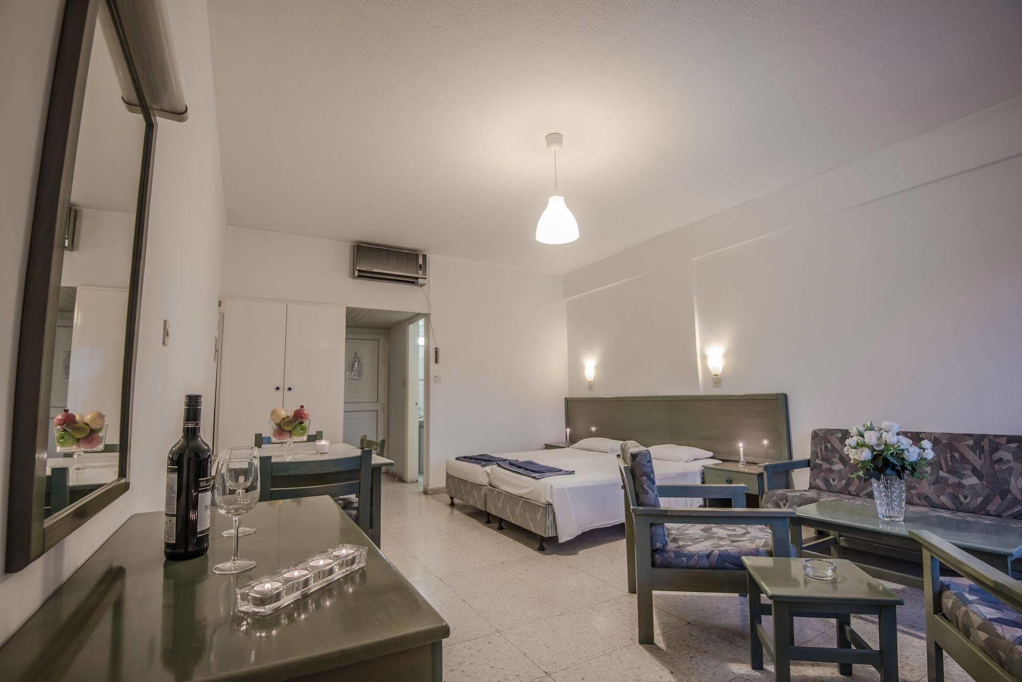 Cordelia Hotel Apartments 아이아 나파 외부 사진