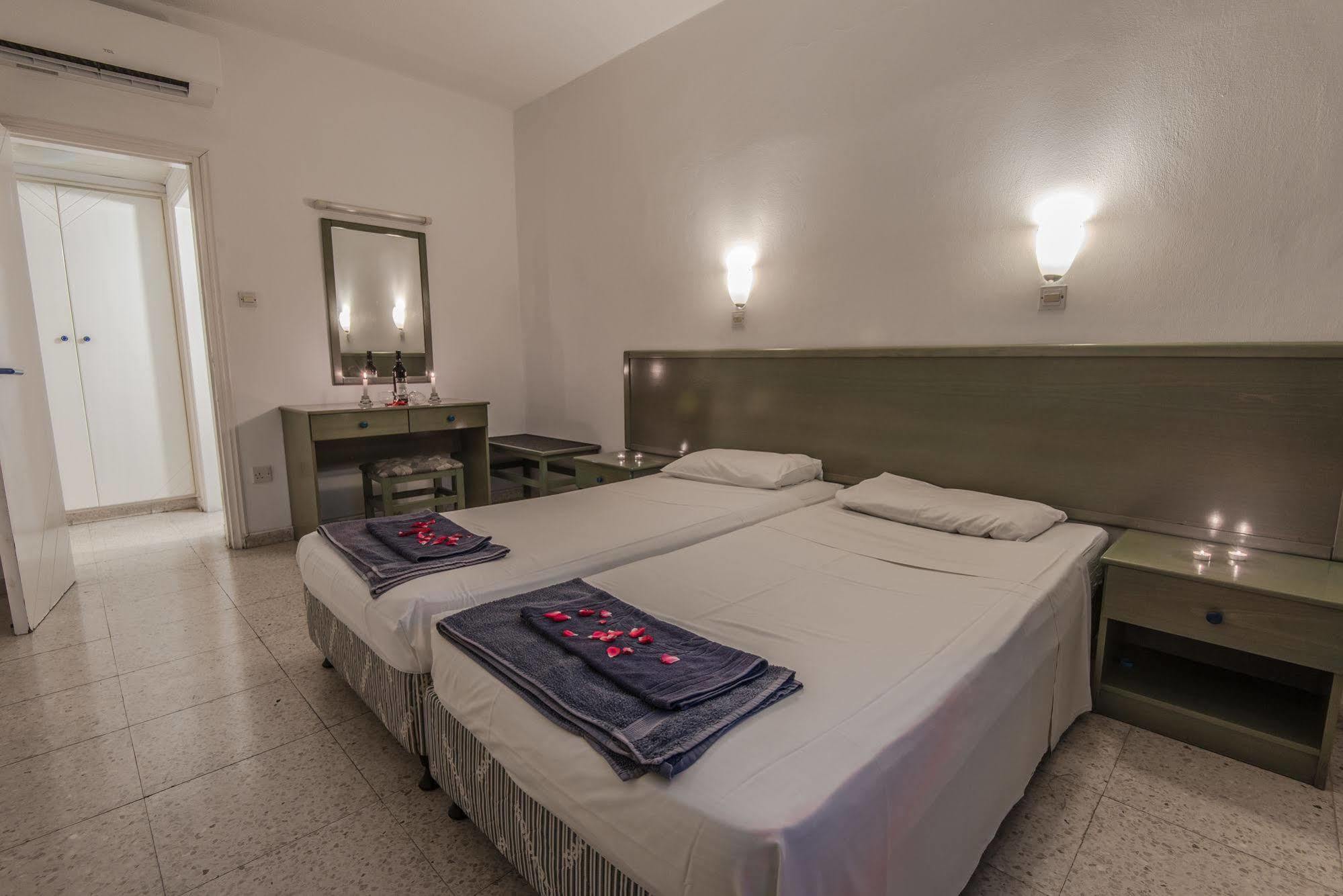 Cordelia Hotel Apartments 아이아 나파 외부 사진