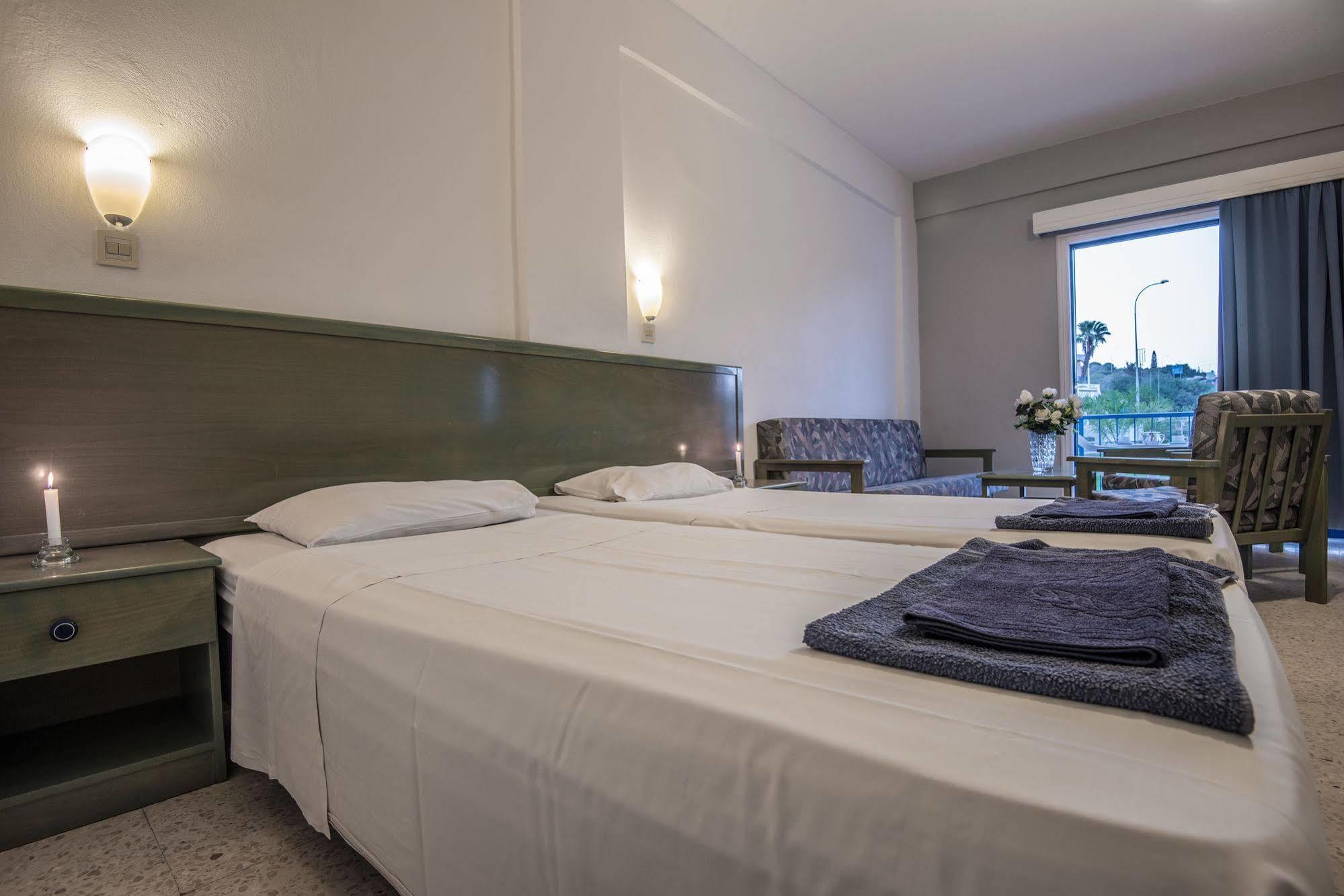 Cordelia Hotel Apartments 아이아 나파 외부 사진