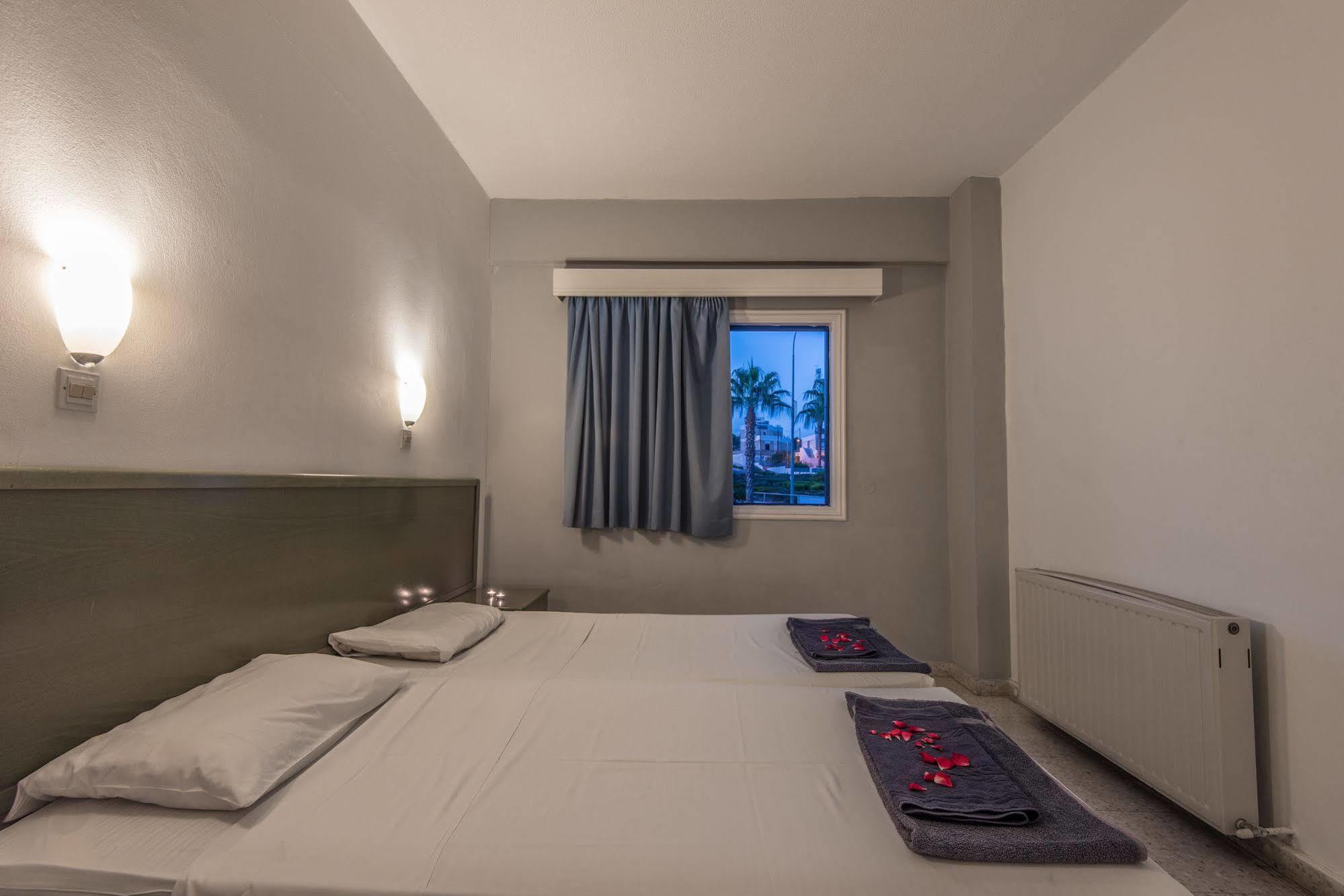 Cordelia Hotel Apartments 아이아 나파 외부 사진